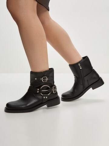 CESARE GASPARI Booties in Black
