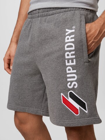 Superdry Regular Broek in Grijs