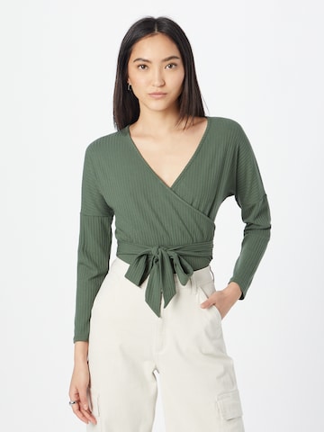 ABOUT YOU Shirt 'Ludmilla' in Groen: voorkant