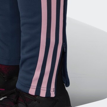 Effilé Pantalon de sport 'FC Arsenal Condivo 22' ADIDAS SPORTSWEAR en bleu