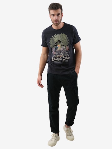 T-Shirt 'Aventura' Deeluxe en gris