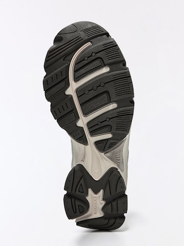 Bershka Sneaker in Bronze