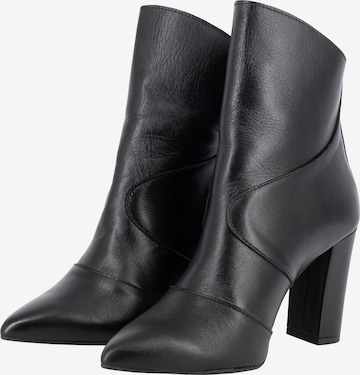 faina Ankle Boots in Black