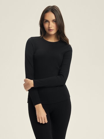Maglietta 'Figurbetontes Ripp-Langarmshirt aus Viskosemix, Jody 2' di ESOTIQ in nero