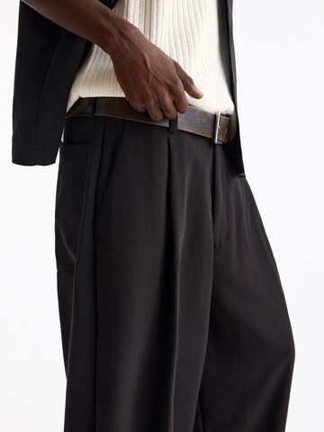 Pull&Bear Wide leg Pleat-front trousers in Black