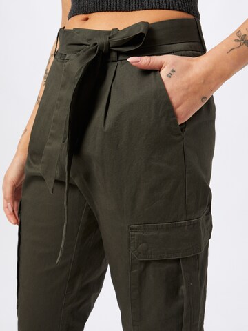 VERO MODA Regular Cargobroek 'Eva' in Groen