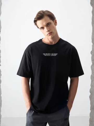 Tommy Life Koszulka w kolorze czarny: przód