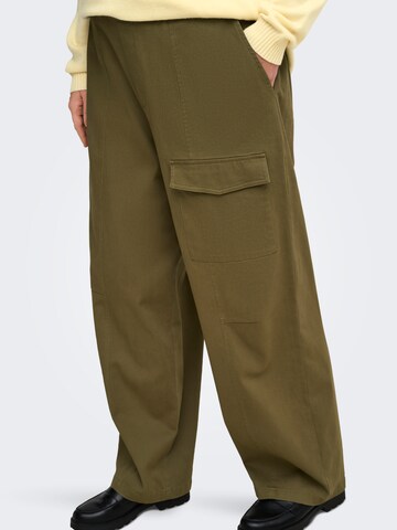 ONLY Carmakoma - Barrel Pantalón cargo 'CARINA ' en verde