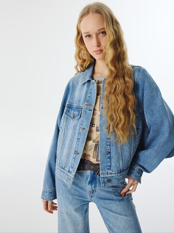 Twist Tussenjas in Blauw: voorkant