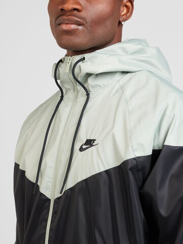 Nike Sportswear Спортивная куртка 'Heritage Essentials' в Черный