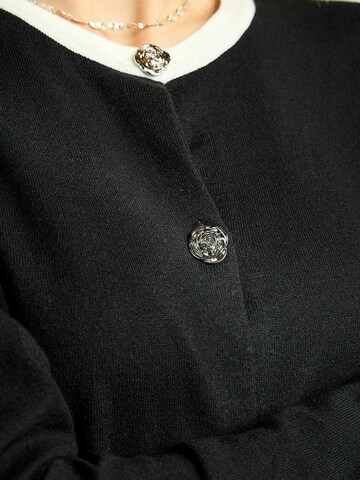 Liberte Essentiel Svetr ' CHANI ' – černá