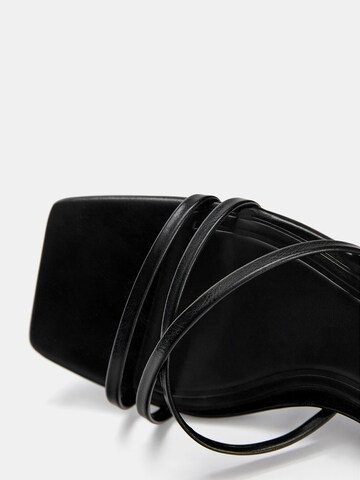 Sandalo con cinturino di Pull&Bear in nero