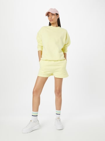 Regular Pantaloni sport 'LEMONADE' de la aim'n pe galben