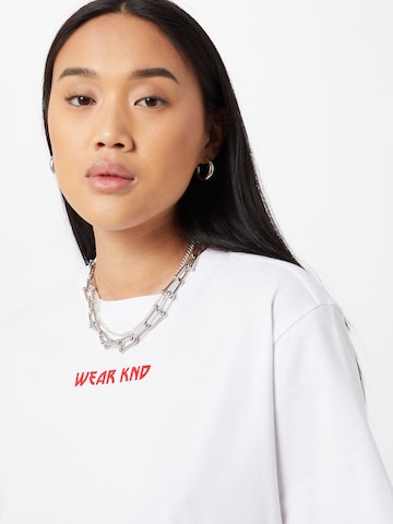 WEARKND T-shirt i vit