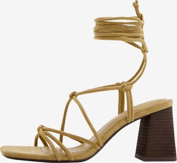 Bershka Sandalen met riem in Geel