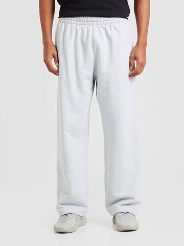 ADIDAS ORIGINALS Loosefit Hose 'Essentials' in Grau: Vorderseite
