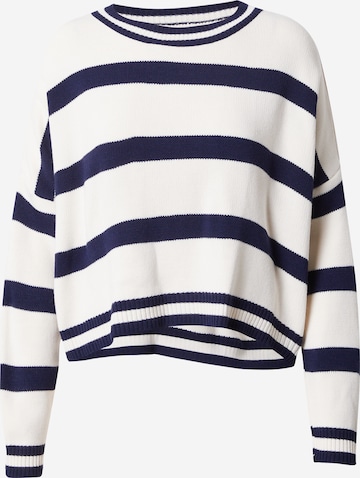 Trendyol Sweater in White: front