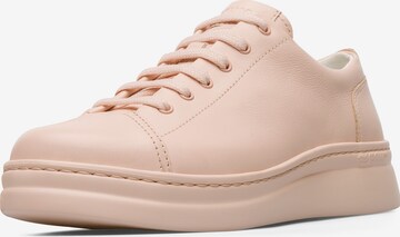 Baskets basses CAMPER en beige : devant