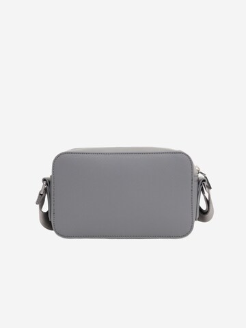 LACOSTE Skuldertaske i grå