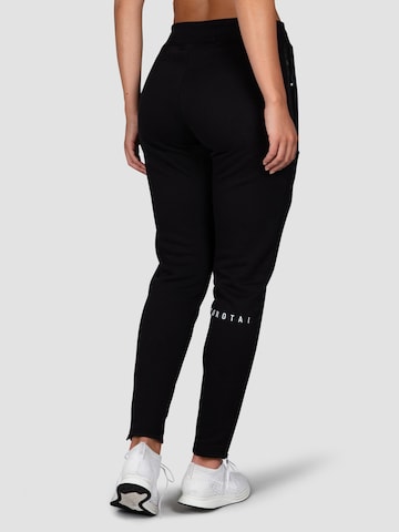 MOROTAI Tapered Sporthose 'Comfy Performance' in Schwarz