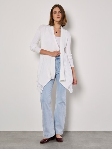 Cardigan ' ' Apricot en blanc