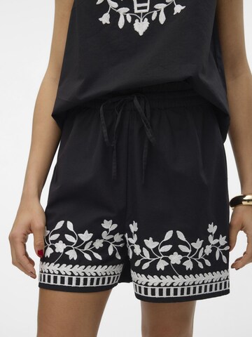 VERO MODA Regular Hose 'VACATION' in Schwarz