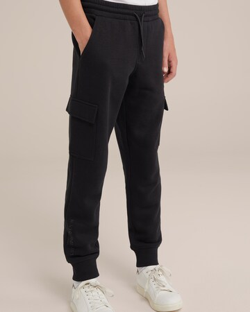 WE Fashion Tapered Bukser i sort: forside