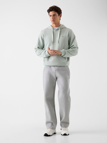 GUESS Sweatshirt in Grün