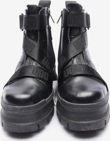 UGG Dress Boots in 37 in Black