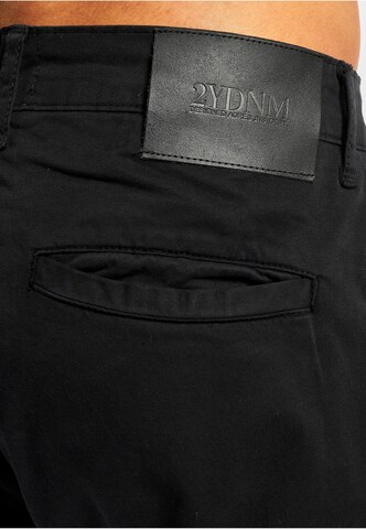 2Y Premium Tapered Cargo Jeans in Black