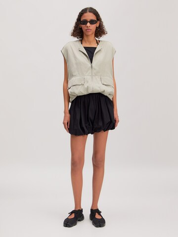 EDITED Shorts 'Sanja' in Schwarz