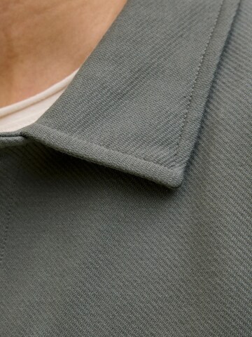 JACK & JONES Comfort fit Button Up Shirt in Grey