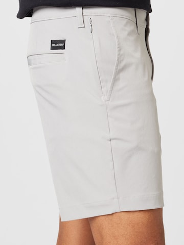 regular Pantaloni chino di HOLLISTER in grigio