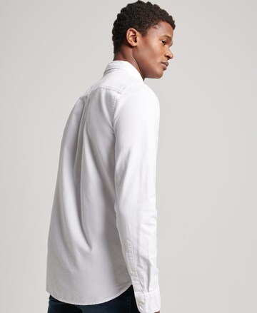 Superdry - Ajuste regular Camisa en blanco