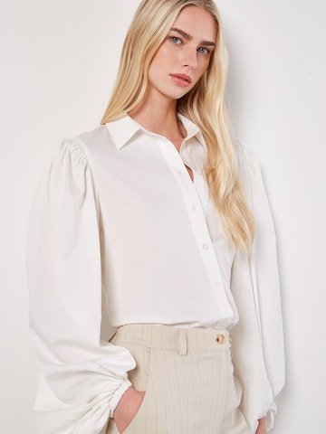 Chemisier Apricot en blanc