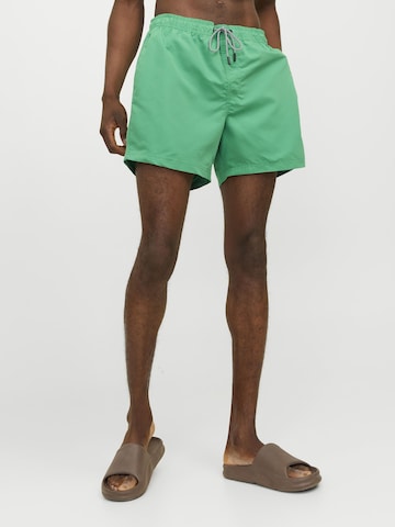 Shorts de bain 'Fiji' JACK & JONES en vert : devant