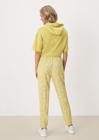 s.Oliver - Tapered Calças em amarelo