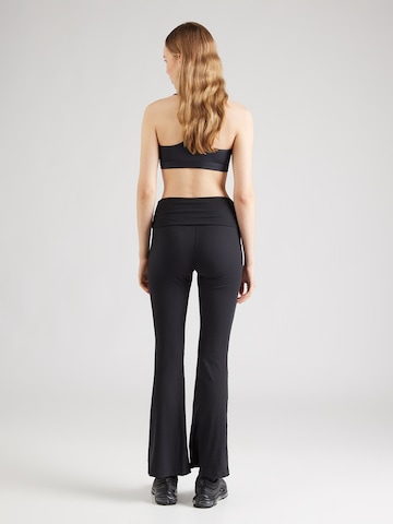 Nike Sportswear Flared Leggings in Zwart