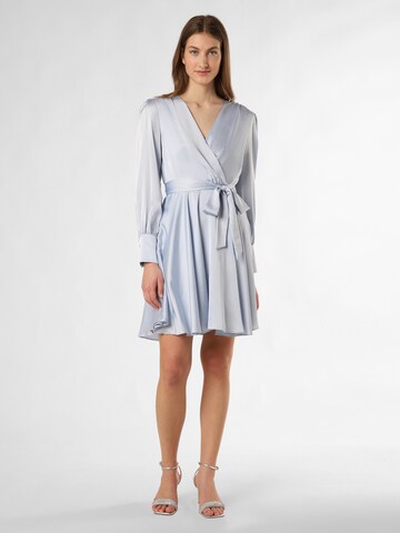 Robe de cocktail Marie Lund en bleu : devant