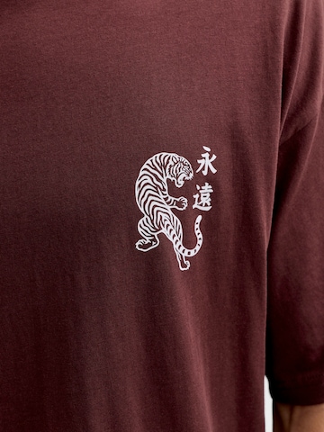 Tricou 'JJBOYE' de la JACK & JONES pe maro