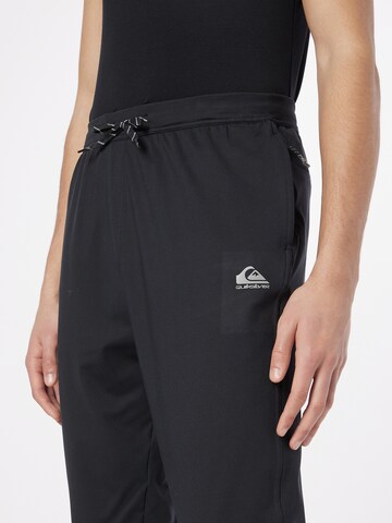 Coupe slim Pantalon de sport QUIKSILVER en noir