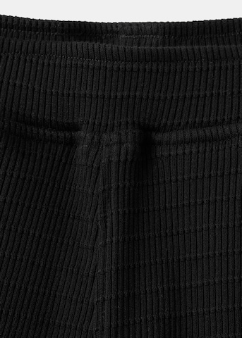 Regular Pantaloni 'ARMIS' de la MANGO MAN pe negru