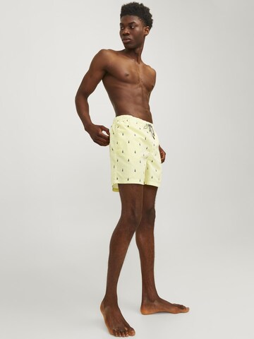 JACK & JONES Badeshorts i gul