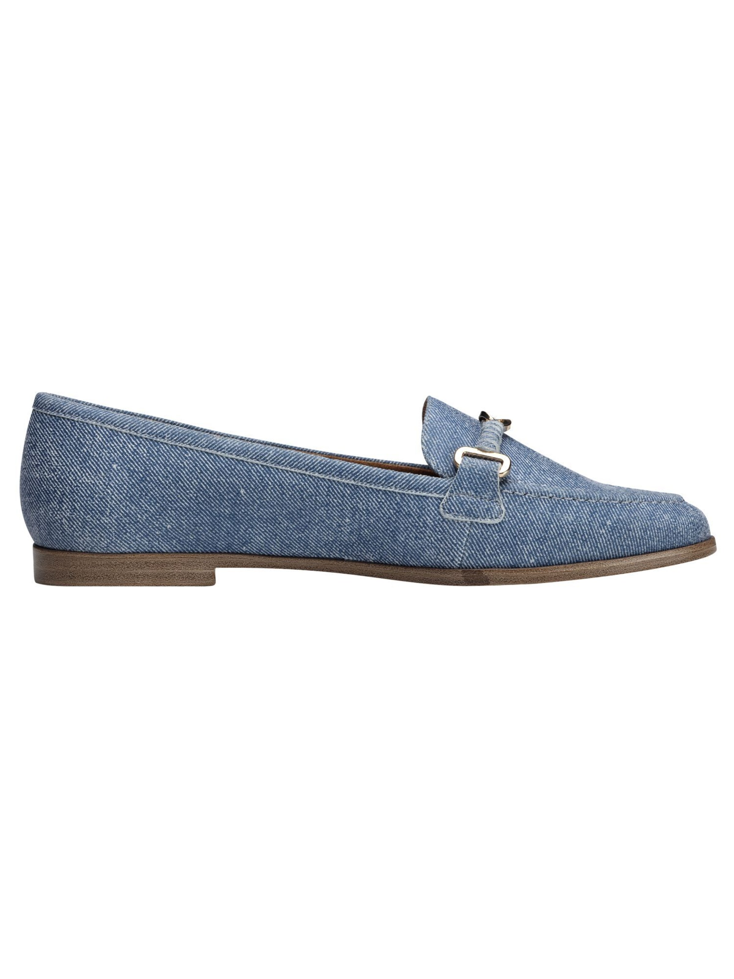 Tamaris Classic Flats in Blue
