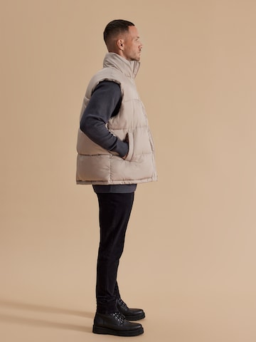 DAN FOX APPAREL Bodywarmer 'Vincent' in Beige