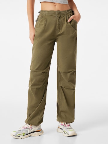 Regular Pantaloni de la Bershka pe verde: față