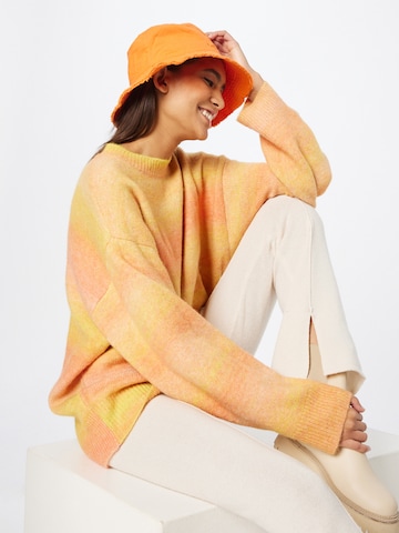 LEVI'S Sweater in Orange