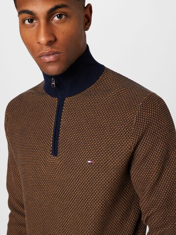 TOMMY HILFIGER - Pullover em castanho