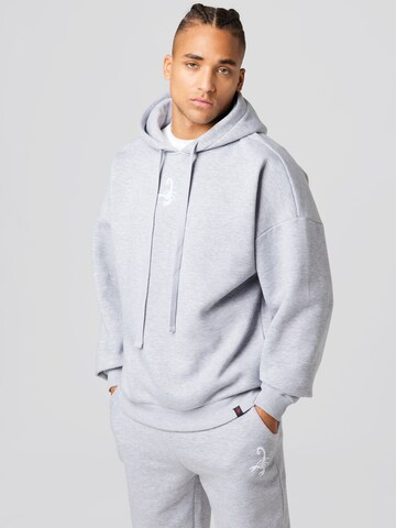 VIERVIER Hoodie 'Fine' in Grau