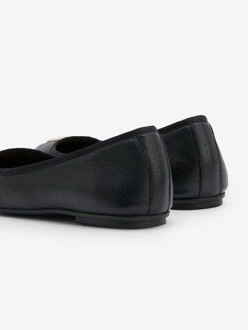 TOMMY HILFIGER Ballet Flats in Black